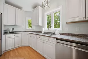 7 Stony Point Dr, Londonderry, NH 03053 - Photo 13