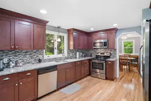 7 Hampshire Dr, Derry, NH 03038 - Photo 7