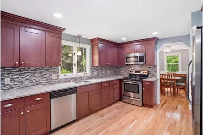 7 Hampshire Drive, Derry, NH 03038 - Photo 5