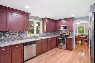 7 Hampshire Dr, Derry, NH 03038 - Photo 5