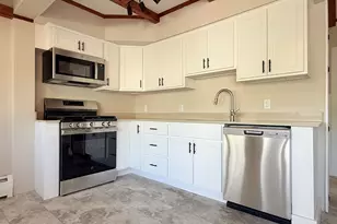 426 Milford St, Manchester, NH 03102 - Photo 3
