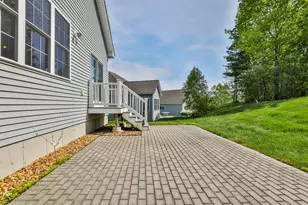 9 Black Forest Cir, Londonderry, NH 03053 - Photo 7