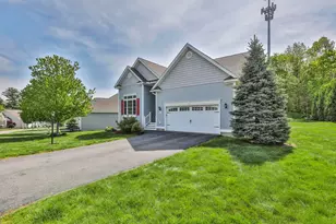 9 Black Forest Cir, Londonderry, NH 03053 - Photo 3