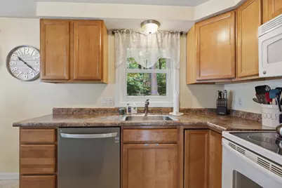 63 Trestle Brook Drive, Nashua, NH 03062 - Photo 9