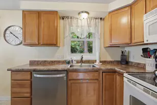 63 Trestle Brook Dr, Nashua, NH 03062 - Photo 9