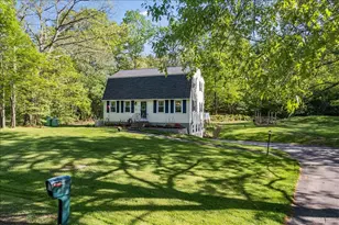 14 Maplewood Dr, Londonderry, NH 03053 - Photo 3