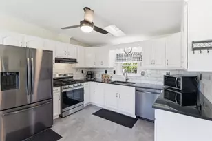 21 Lilac Ct, Raymond, NH 03077 - Photo 3