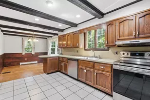 12 Crescent Cir, Pelham, NH 03076 - Photo 5