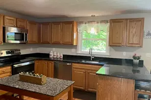 11 Lantern Ln, Londonderry, NH 03053 - Photo 3