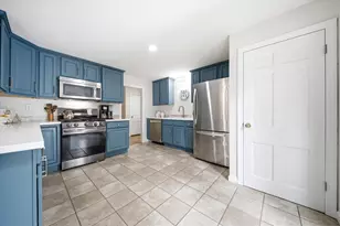 16 Glenwood Dr, Goffstown, NH 03045 - Photo 9