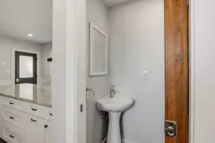 22 Cottage St, Portsmouth, NH 03801 - Photo 21