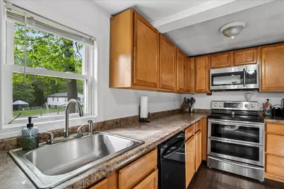 15 Hilda Avenue, Derry, NH 03038 - Photo 7