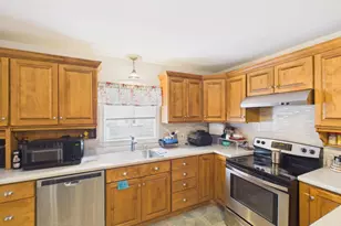 852 Clay St, Manchester, NH 03103 - Photo 15