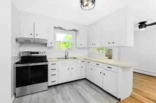 14 Oliver Dr, Hudson, NH 03051 - Photo 7