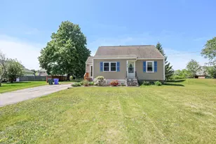 419 Cohas Ave, Manchester, NH 03109 - Photo 1