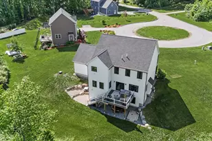 7 Valerie Ln, Derry, NH 03038 - Photo 3