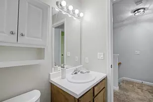 1029 S Mammoth Rd, Manchester, NH 03109 - Photo 19