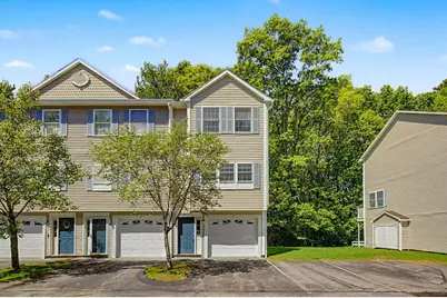 1029 S Mammoth Road #15, Manchester, NH 03109 - Photo 1