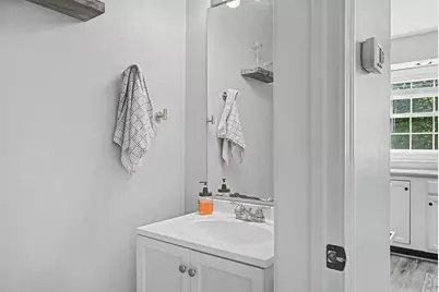 1029 S Mammoth Road #15, Manchester, NH 03109 - Photo 11