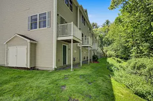 1029 S Mammoth Rd, Manchester, NH 03109 - Photo 29