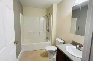 40 Eastern Ave, Manchester, NH 03104 - Photo 17