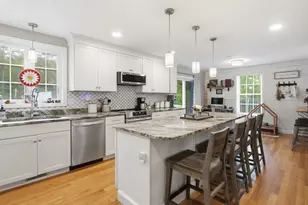 11 Bancroft Cir, Mont Vernon, NH 03057 - Photo 5