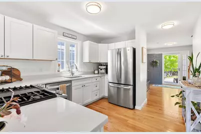 235 Knollwood Way, Manchester, NH 03102 - Photo 7