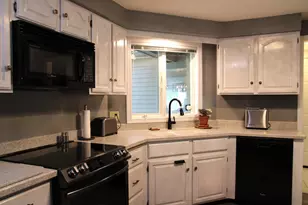70 Walden Pond Dr, Nashua, NH 03064 - Photo 9