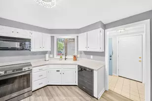 70 Walden Pond Dr, Nashua, NH 03064 - Photo 11