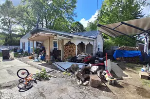 17 Pawtucket Ave, Claremont, NH 03743 - Photo 1