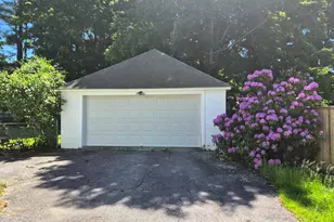 22 Fairview Ave, Derry, NH 03038 - Photo 3
