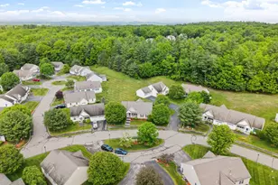 22 Dixon Dr, Litchfield, NH 03052 - Photo 3