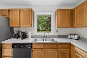 240 Sandown Rd, Chester, NH 03036 - Photo 9