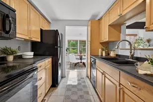 37 Stacey Cir, Windham, NH 03087 - Photo 11