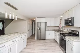 22 Greenwood Dr, Nashua, NH 03062 - Photo 13