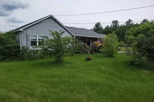 42 Chester Rd, Raymond, NH 03077 - Photo 3