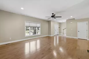 18 Hawthorne Drive, Auburn, NH 03032 - Photo 9