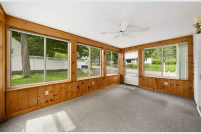 8 Maplewood Avenue, Manchester, NH 03102 - Photo 7