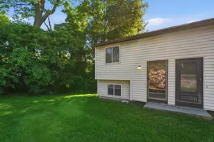 897 Mammoth Rd, Manchester, NH 03104 - Photo 29