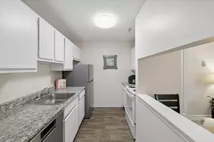 132 Eastern Ave, Manchester, NH 03104 - Photo 7