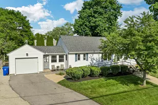 2263 Elm St, Manchester, NH 03104 - Photo 3