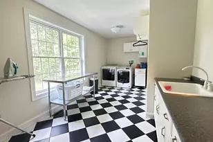 172 Arah St, Manchester, NH 03104 - Photo 45
