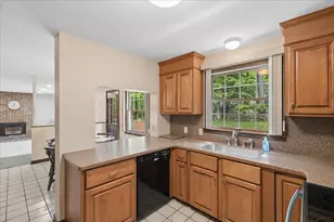 11 Parkhurst Dr, Hudson, NH 03051 - Photo 15