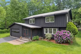 11 Parkhurst Dr, Hudson, NH 03051 - Photo 1