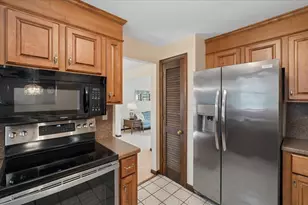 11 Parkhurst Dr, Hudson, NH 03051 - Photo 17