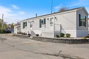 46 Brookwood Dr, Salem, NH 03079 - Photo 3
