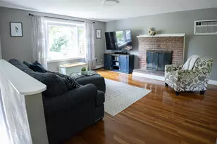 32 Alvirne Dr, Hudson, NH 03051 - Photo 5