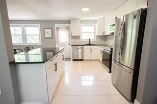 32 Alvirne Dr, Hudson, NH 03051 - Photo 7