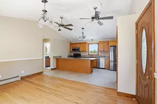 65 Garfield St, Manchester, NH 03103 - Photo 7