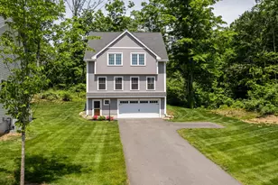 32 Copley Dr, Dover, NH 03820 - Photo 1